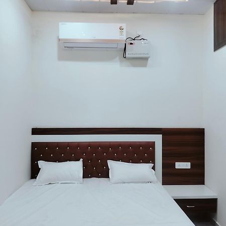 Goenka Home Stay Barsana Chhata Exterior foto
