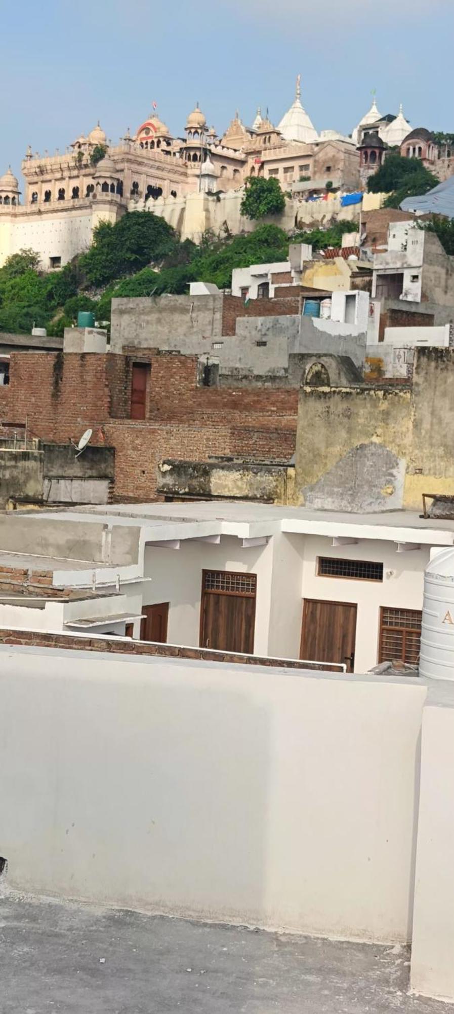 Goenka Home Stay Barsana Chhata Exterior foto