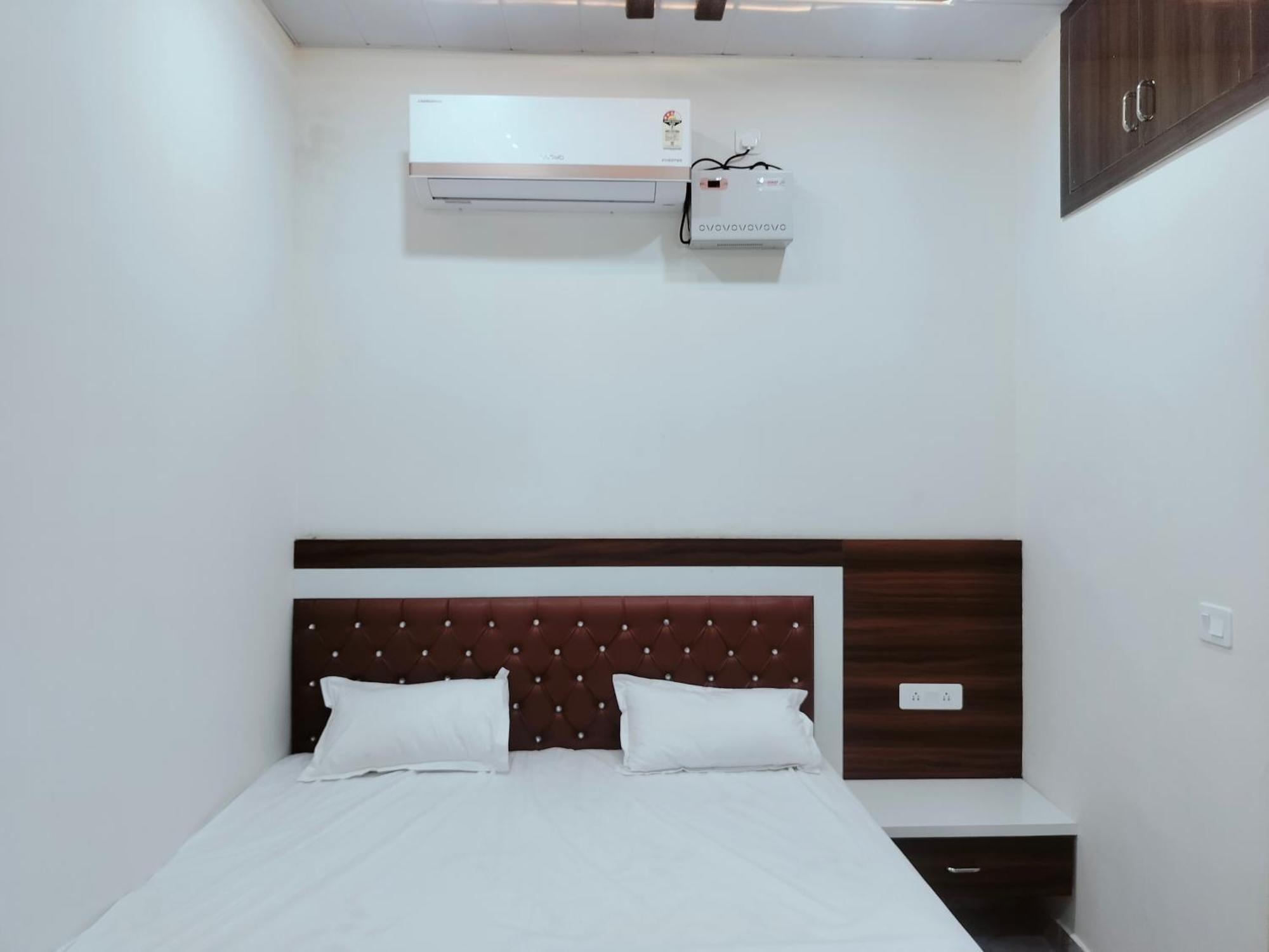 Goenka Home Stay Barsana Chhata Exterior foto